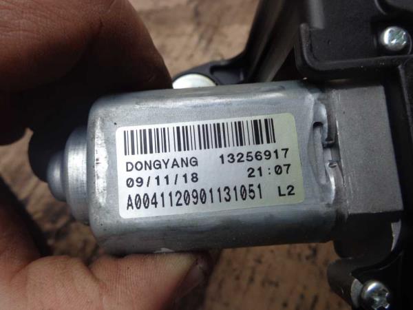MOTEUR D ESSUIE GLACE ARRIERE OPEL ASTRA J 5PORTES - Vue 4